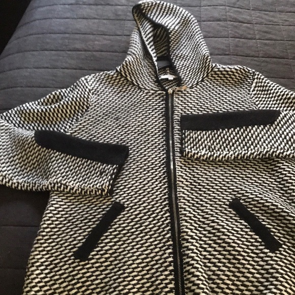 Soini black and white hooded zip up sweater - Picture 4 of 6